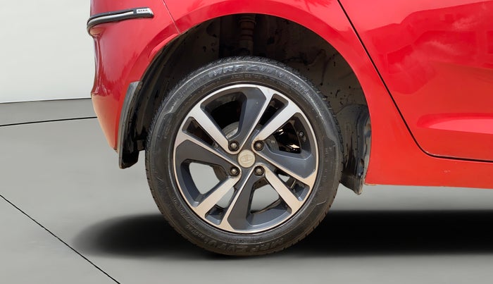 2020 Tata ALTROZ XZ PETROL, Petrol, Manual, 60,152 km, Right Rear Wheel