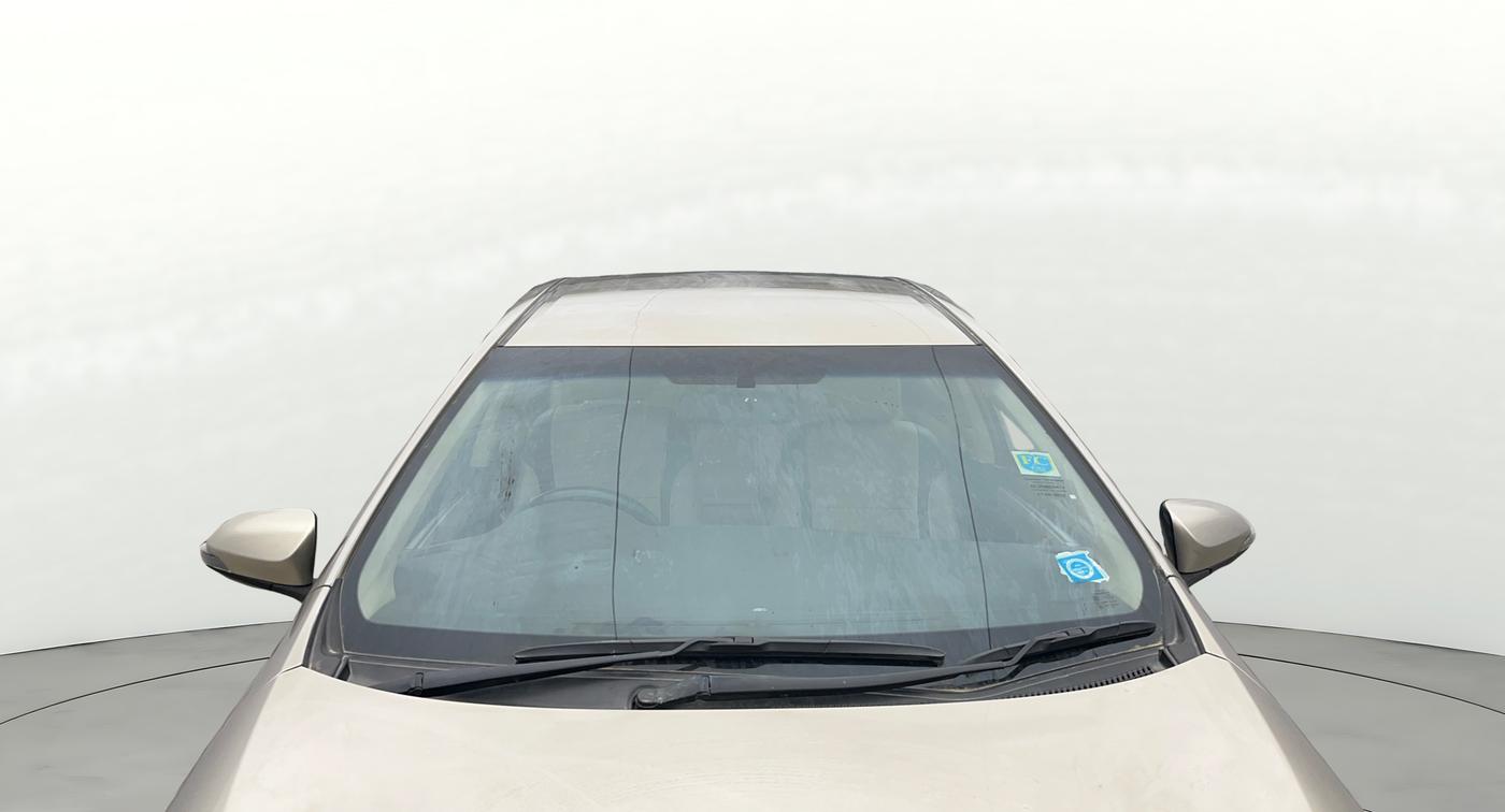 2015 Toyota Corolla Altis G PETROL, Petrol, Manual, 1,02,213 km, Front Windshield