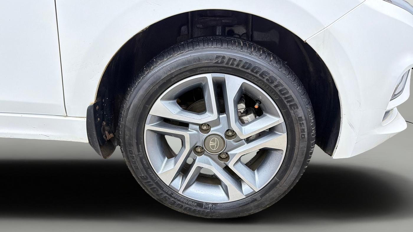 2022 Tata TIGOR XZA PLUS PETROL, Petrol, Automatic, 31,815 km, Right Front Wheel