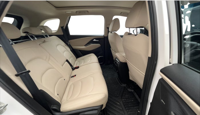 2023 MG HECTOR SAVVY PRO 1.5 TURBO CVT PETROL, Petrol, Automatic, 70,044 km, Right Side Rear Door Cabin