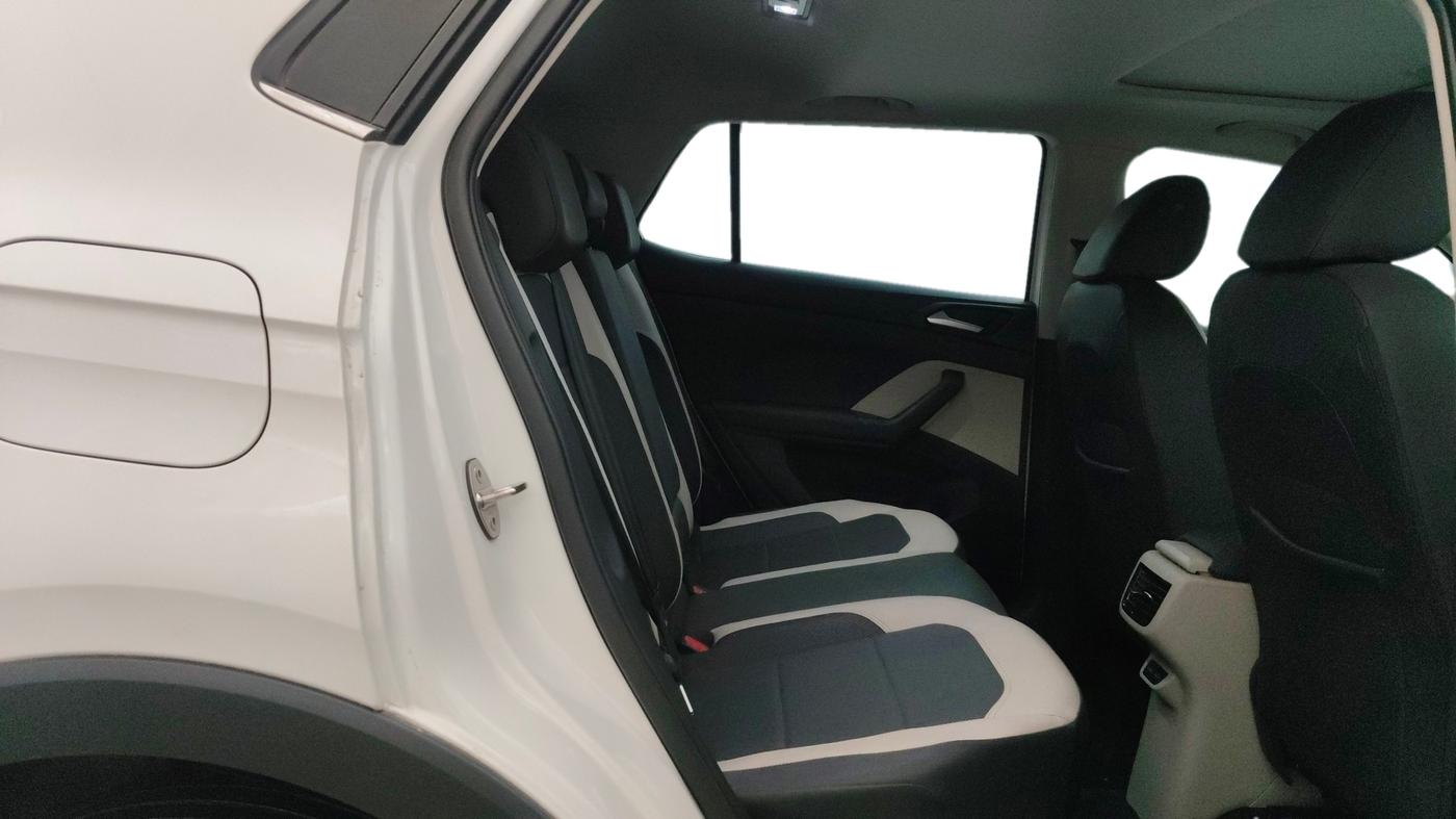2023 Volkswagen TAIGUN  Topline 1.0 TSI AT (Electric Seats), Petrol, Automatic, 28,799 km, Right Side Rear Door Cabin