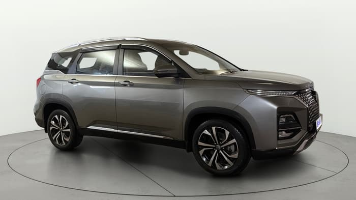 2024 MG HECTOR PLUS SHARP PRO 1.5 PETROL TURBO CVT 7 STR, Petrol, Automatic, 8,052 km, Right Front Diagonal