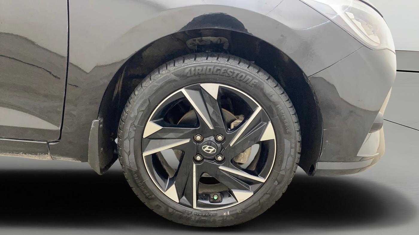2021 Hyundai Verna SX (O)1.5 MPi, Petrol, Manual, 1,16,629 km, Right Front Wheel