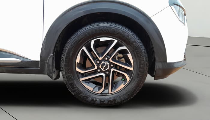 2022 KIA CARENS LUXURY PLUS 1.5 DIESEL AT 6 STR, Diesel, Automatic, 1,38,060 km, Right Front Wheel