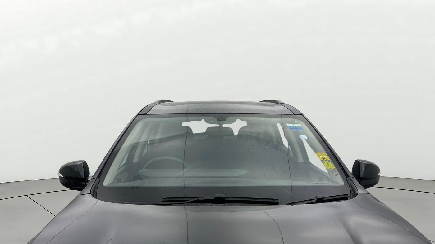 2022 Mahindra XUV700 AX 5 P AT 5 STR, Petrol, Automatic, 30,700 km, Front Windshield