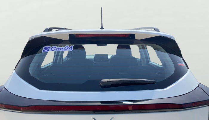 2024 Mahindra XUV 3XO AX5 1.2 L TCMPFI AT, Petrol, Automatic, 41,138 km, Rear Windshield