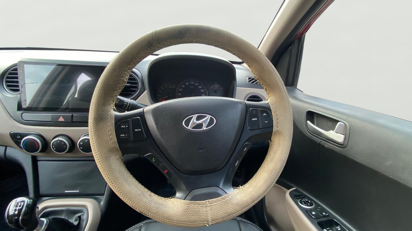 2015 Hyundai Xcent S 1.1 CRDI, Diesel, Manual, 1,01,548 km, Steering Wheel Close Up