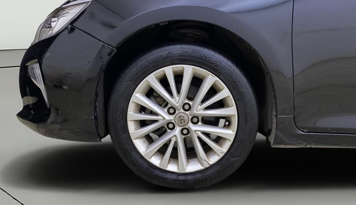 2016 Toyota Camry HYBRID, Hybrid, Automatic, 80,500 km, Left Front Wheel