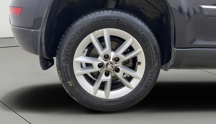 2016 Skoda Yeti STYLE 4X4, Diesel, Manual, 1,46,970 km, Right Rear Wheel