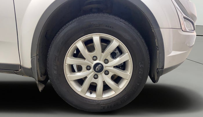 2017 Mahindra XUV500 W10 AT, Diesel, Automatic, 91,905 km, Right Front Wheel