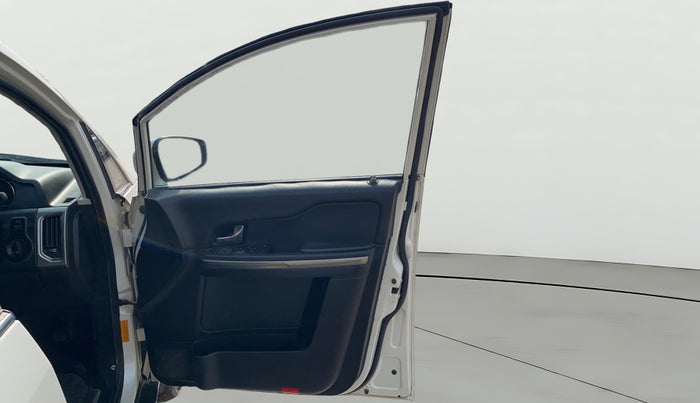 2017 Tata Hexa XTA 4X2 6 STR, Diesel, Automatic, 57,257 km, RHS Front Door