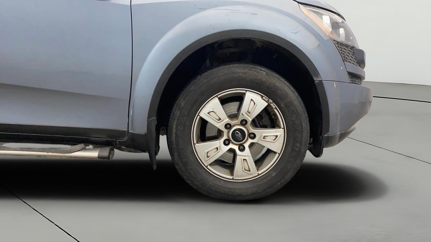 2014 Mahindra XUV500 W8, Diesel, Manual, 86,374 km, Right Front Wheel