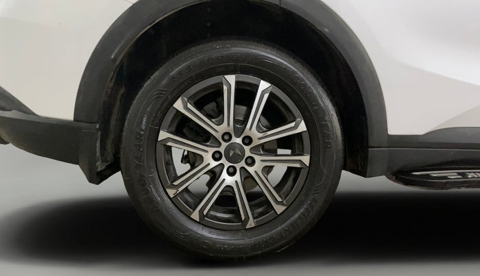 2022 Mahindra XUV700 AX 7 LUXURY D MT 7 STR, Diesel, Manual, 48,333 km, Right Rear Wheel