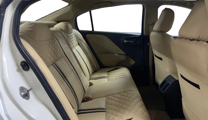 2015 Honda City 1.5L I-DTEC VX, Diesel, Manual, 1,36,317 km, Right Side Rear Door Cabin