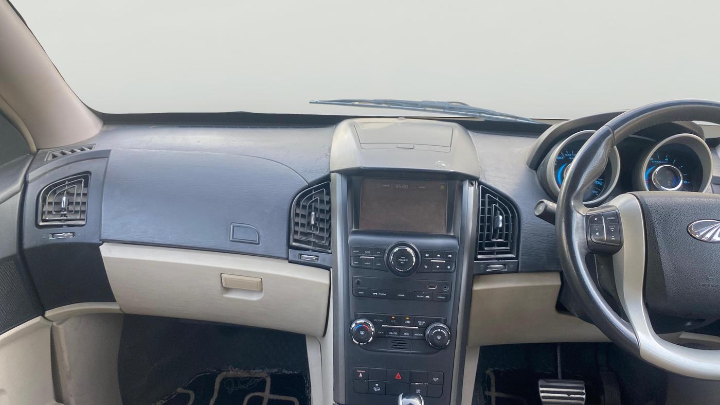 2017 Mahindra XUV500 W10 AT, Diesel, Automatic, 84,161 km, Air Conditioner