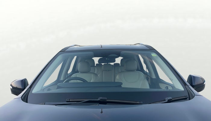 2022 Mahindra XUV700 AX 7 LUXURY P AT 7 STR, Petrol, Automatic, 44,614 km, Front Windshield