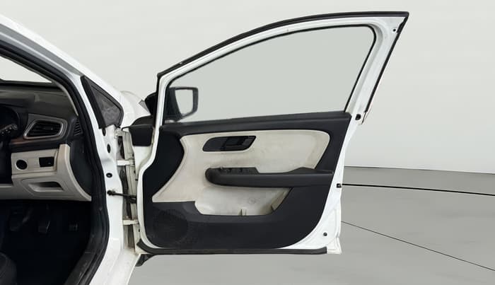 2024 Tata ALTROZ XM PLUS CNG, CNG, Manual, 61,558 km, RHS Front Door
