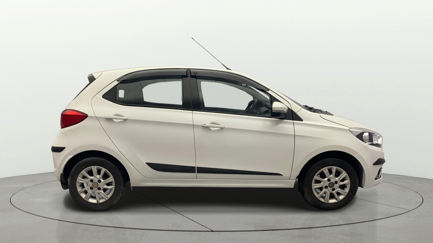 2017 Tata Tiago XZA PETROL, Petrol, Automatic, 21,763 km, Right Side View