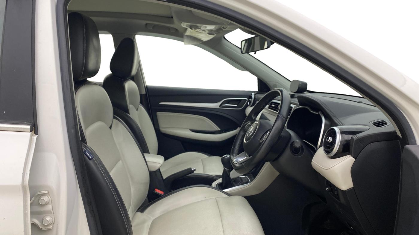 2022 MG ASTOR SHARP 1.5 MT, Petrol, Manual, 36,730 km, Right Side Front Door Cabin