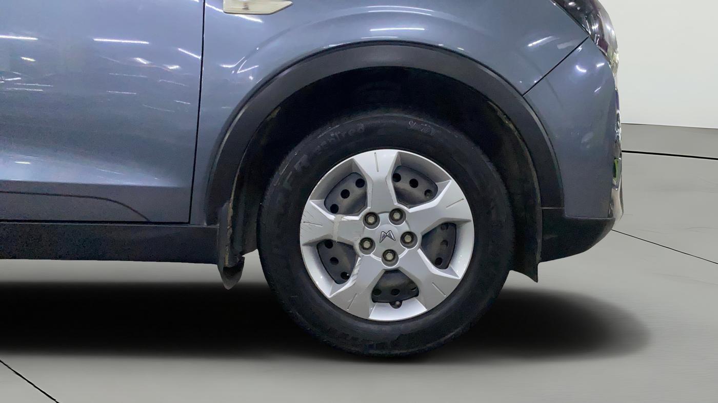2023 Mahindra XUV300 W6 1.2 PETROL, Petrol, Manual, 41,020 km, Right Front Wheel