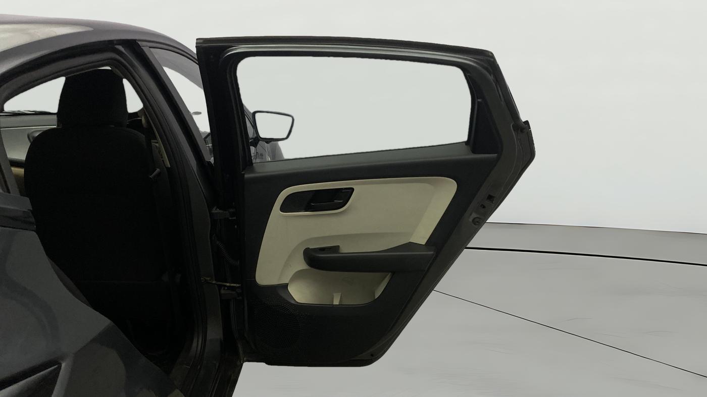 2022 Tata ALTROZ XM PLUS PETROL, Petrol, Manual, 49,469 km, RHS Rear Door