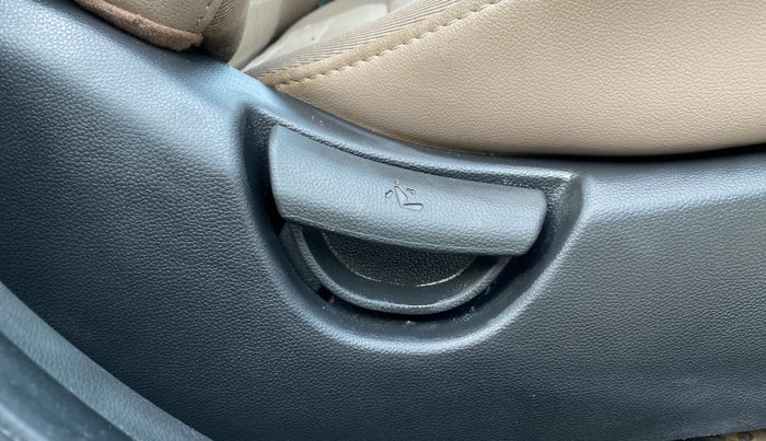 2018 Hyundai Xcent S 1.2, CNG, Manual, 1,22,642 km, Third Seat Row ( optional )