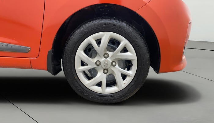 2017 Hyundai Grand i10 SPORTZ (O) 1.2 KAPPA VTVT, Petrol, Manual, 28,929 km, Right Front Wheel