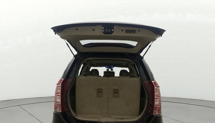 2016 Mahindra XUV500 W10, Diesel, Manual, 69,315 km, Boot Door Open