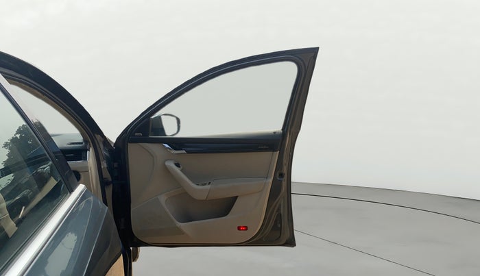 2018 Skoda Octavia 2.0 TDI L&K AT, Diesel, Automatic, 1,47,825 km, RHS Front Door