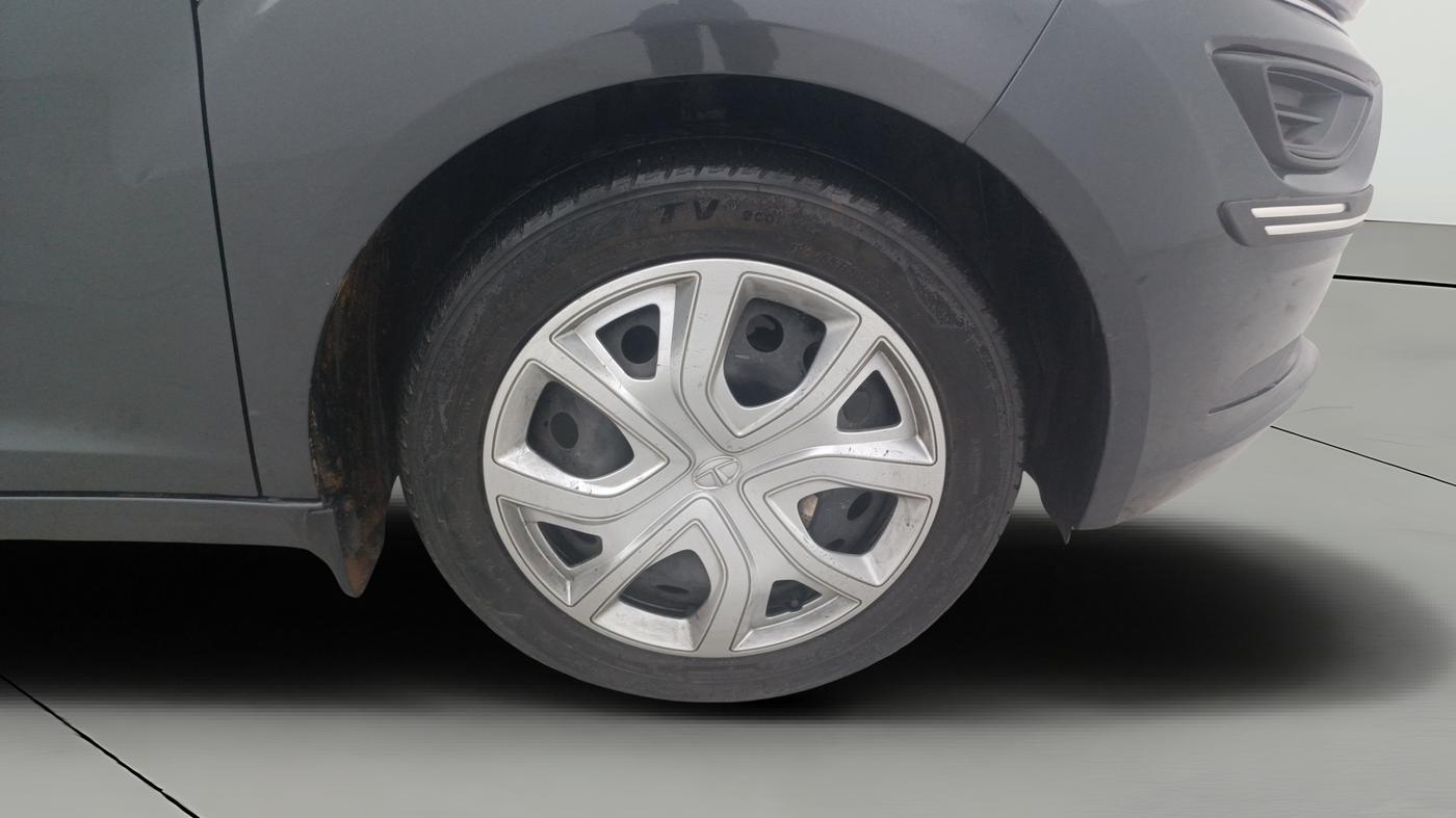 2021 Tata ALTROZ XM PLUS PETROL, Petrol, Manual, 22,278 km, Right Front Wheel