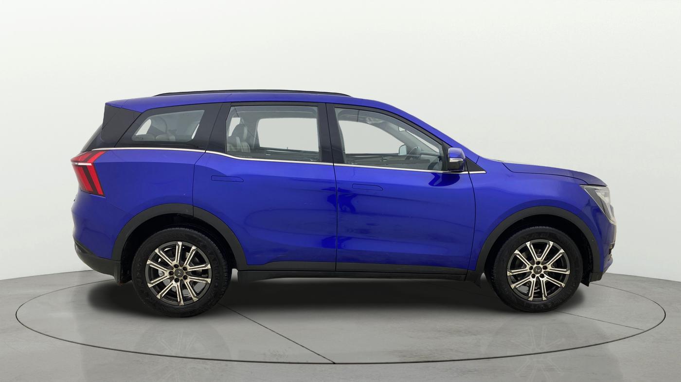 2022 Mahindra XUV700 AX 7 D MT 7 STR, Diesel, Manual, 1,03,157 km, Right Side View