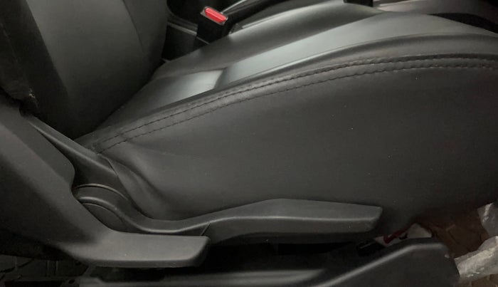 2021 Toyota Glanza G, Petrol, Manual, 31,792 km, Driver Side Adjustment Panel