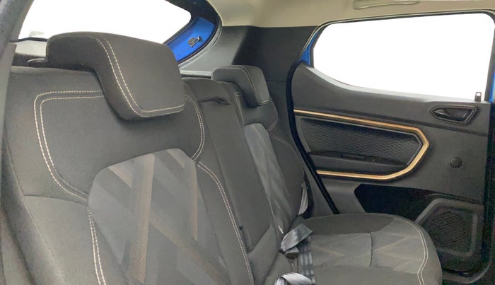 2021 Renault Kiger RXT 1.0 TURBO MT DUAL TONE, Petrol, Manual, 13,273 km, Right Side Rear Door Cabin