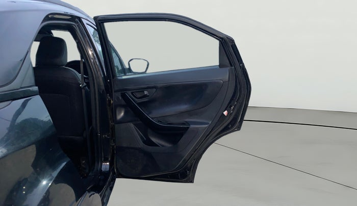 2024 Tata NEXON Fearless 1.2 Revotron 7DCA Dark Edition, Petrol, Automatic, 21,861 km, RHS Rear Door