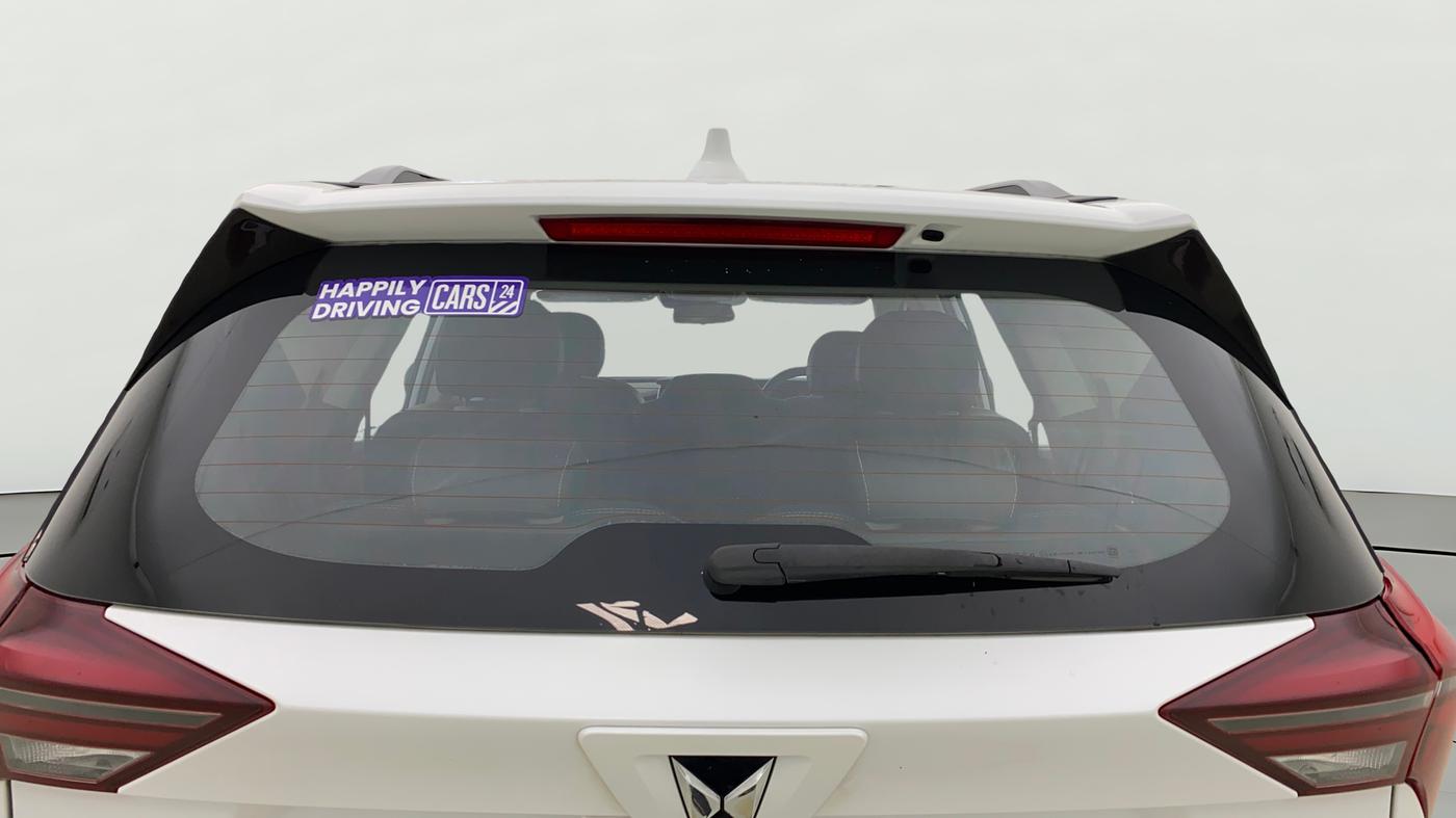 2022 Mahindra XUV700 AX 7 LUXURY P AT 7 STR, Petrol, Automatic, 38,547 km, Rear Windshield