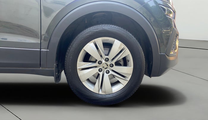 2022 Skoda KUSHAQ AMBITION 1.0L TSI MT, Petrol, Manual, 16,171 km, Right Front Wheel