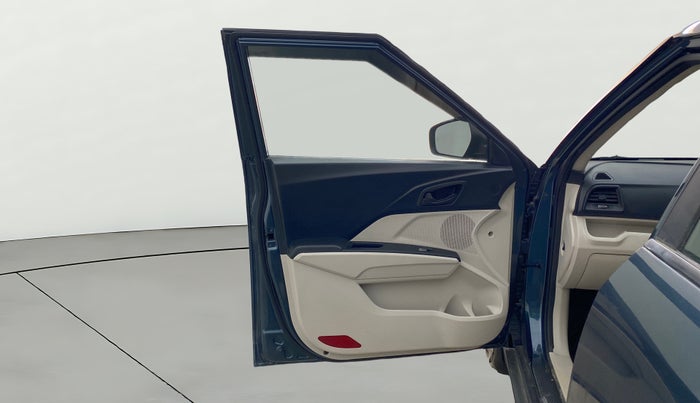 2021 Mahindra XUV300 W6 1.2 PETROL AMT, Petrol, Automatic, 19,551 km, LHS Front Door