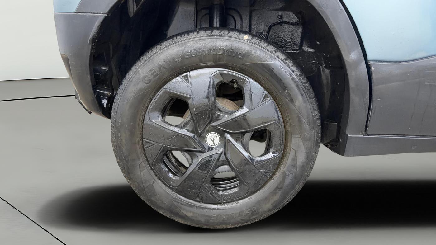 2022 Tata PUNCH ACCOMPLISHED MT, CNG, Manual, 95,049 km, Right Rear Wheel