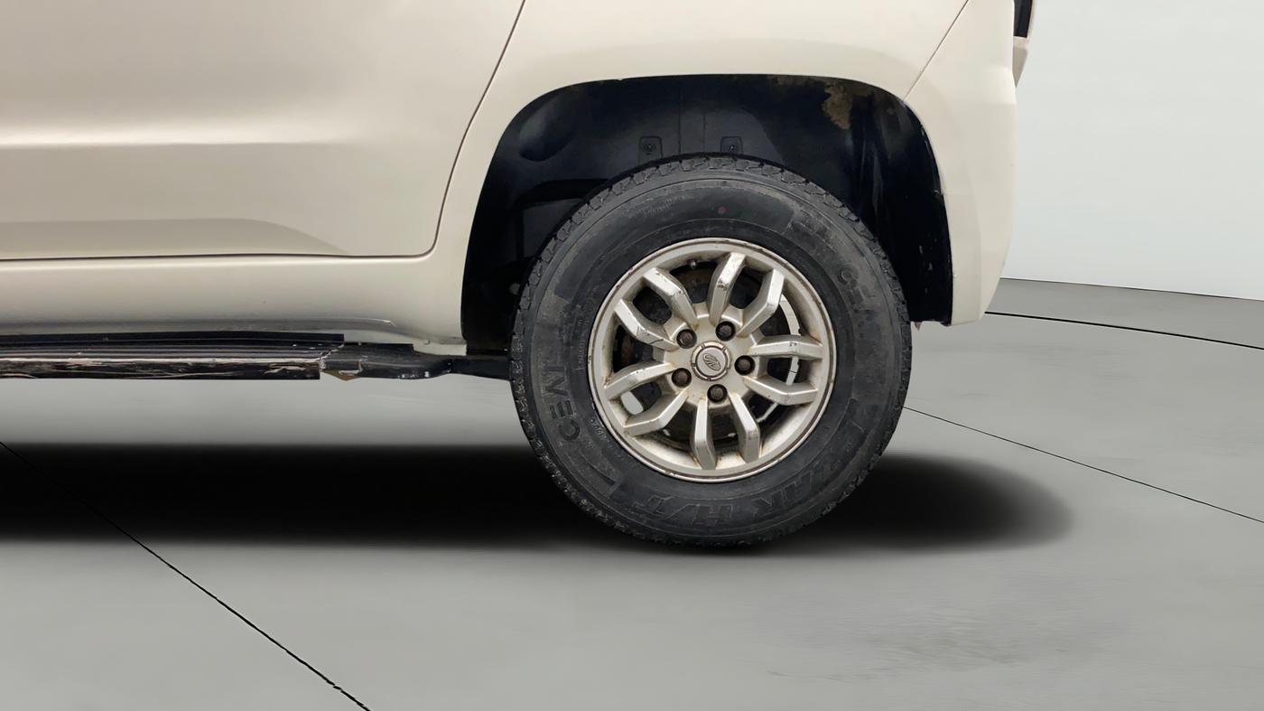 2017 Mahindra TUV300 T8, Diesel, Manual, 87,345 km, Left Rear Wheel