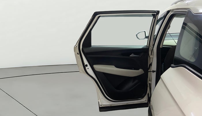 2021 MG HECTOR PLUS SUPER 1.5 PETROL TURBO HYBRID MT 7-STR, Petrol, Manual, 30,423 km, LHS Rear Door