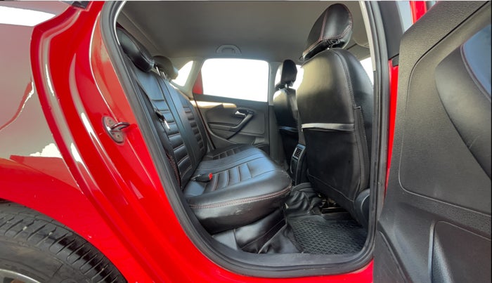 2019 Volkswagen Polo HIGHLINE PLUS 1.0, Petrol, Manual, 1,23,914 km, Right Side Rear Door Cabin