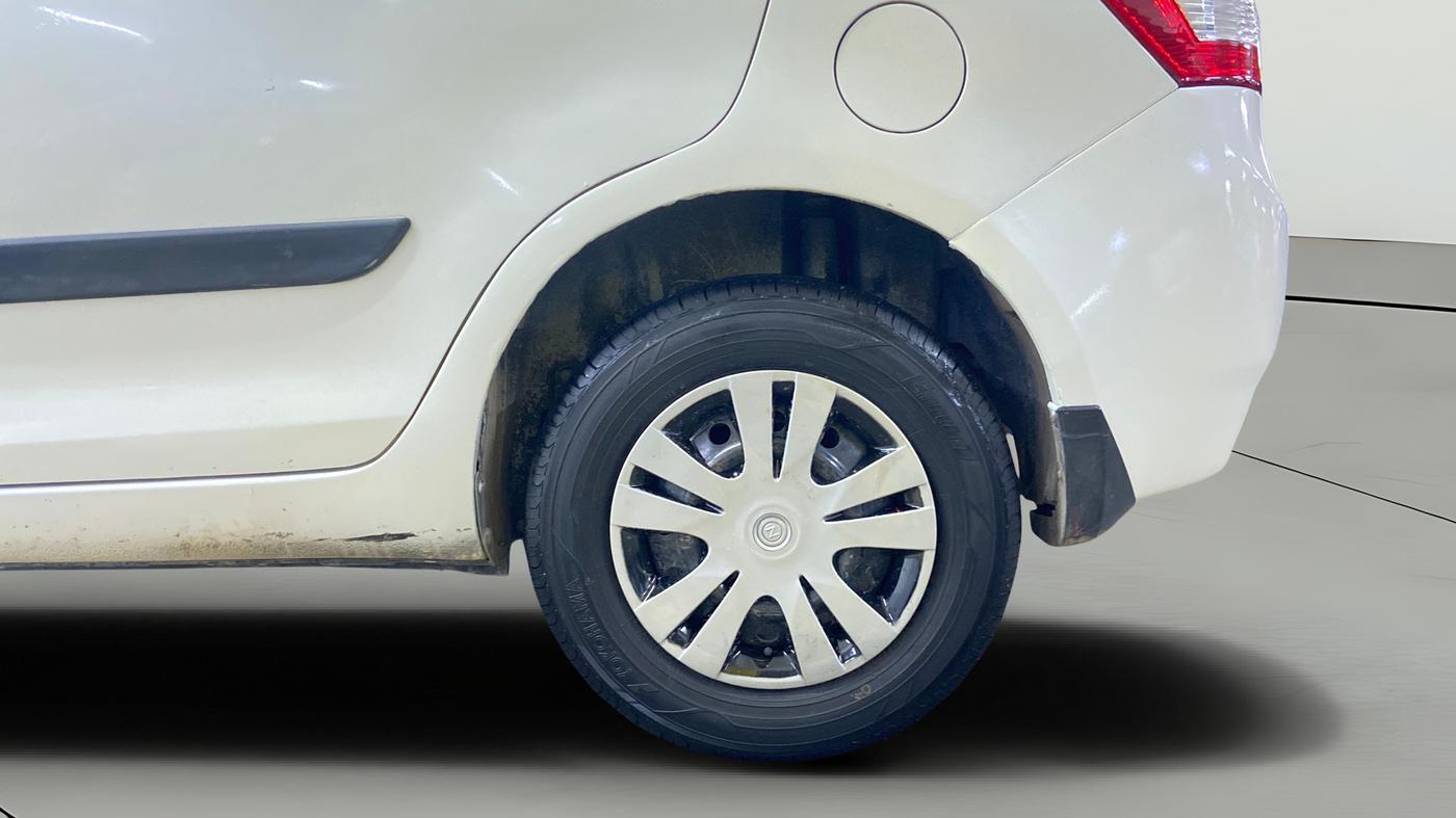 2013 Maruti Swift Dzire VXI, Petrol, Manual, 1,01,901 km, Left Rear Wheel