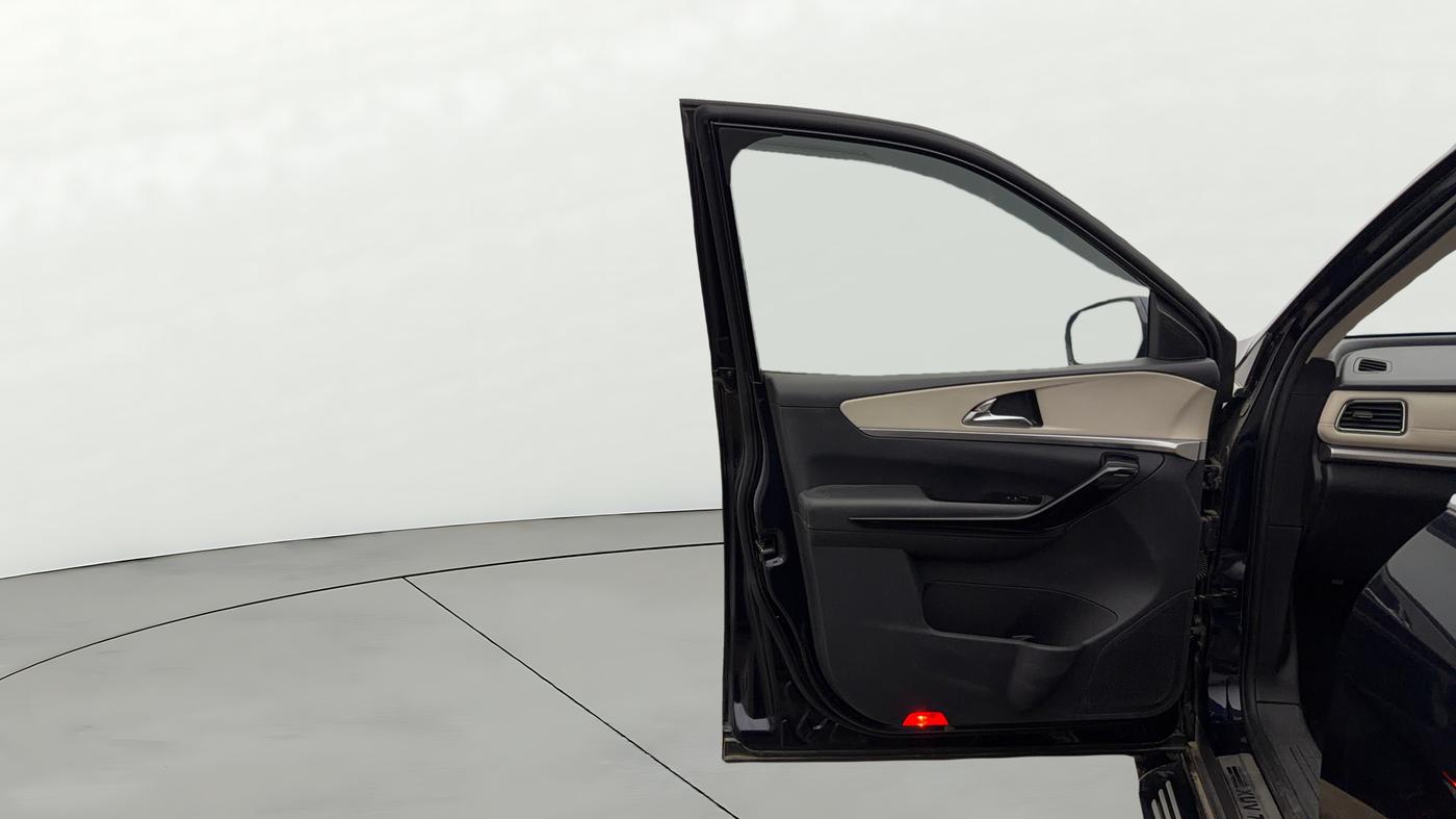 2025 Mahindra XUV700 AX 7 P AT 7 STR, Petrol, Automatic, 10,922 km, LHS Front Door