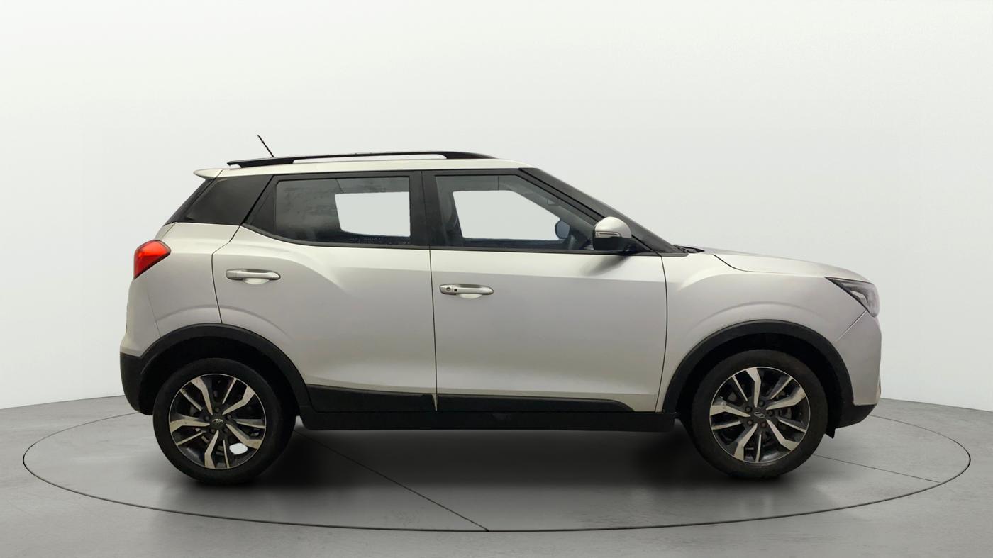 2020 Mahindra XUV300 W8 (O) 1.2 PETROL, Petrol, Manual, 91,363 km, Right Side View