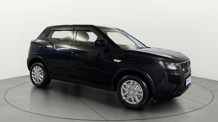 2020 Mahindra XUV300 W4 1.2 PETROL, Petrol, Manual, 72,742 km, Right Front Diagonal