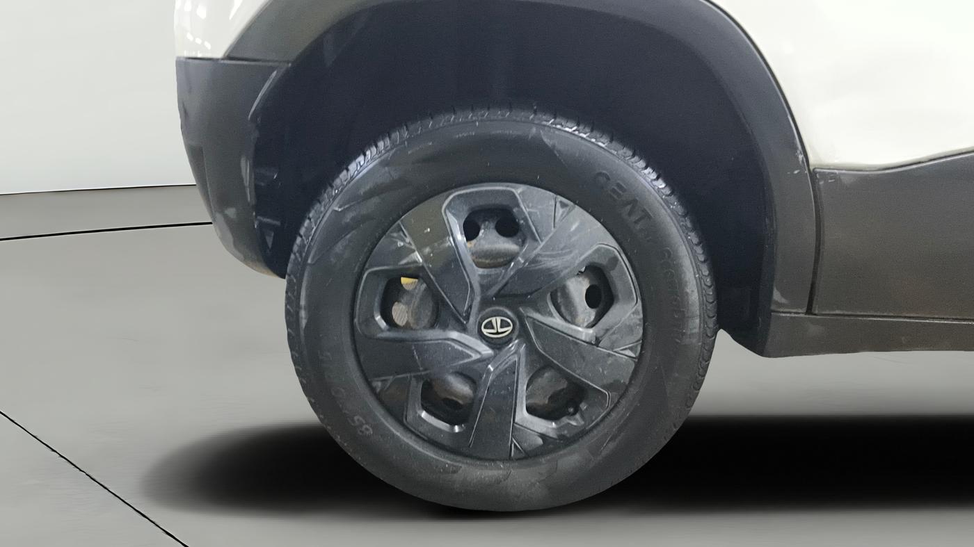 2021 Tata PUNCH ADVENTURE AMT, Petrol, Automatic, 31,193 km, Right Rear Wheel