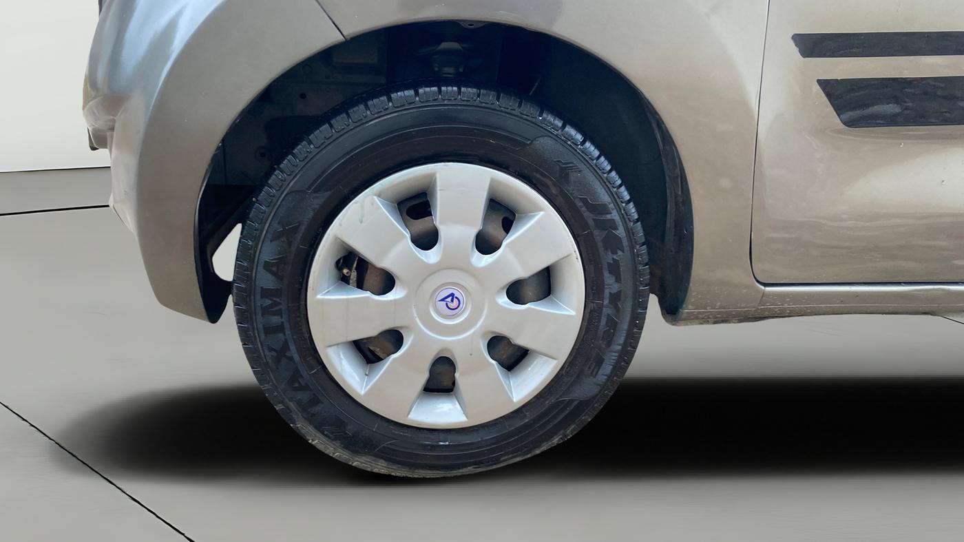 2016 Datsun Redi Go T(O) 0.8L LIMITED EDITION, Petrol, Manual, 82,396 km, Left Front Wheel