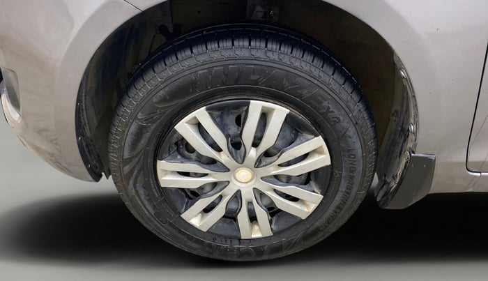2014 Maruti Swift VXI, Petrol, Manual, 54,439 km, Left Front Wheel