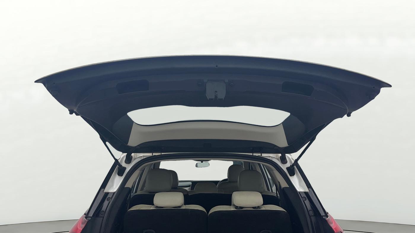 2023 Mahindra XUV700 AX 5 D AT 7 STR, Diesel, Automatic, 1,26,913 km, Boot Door Open