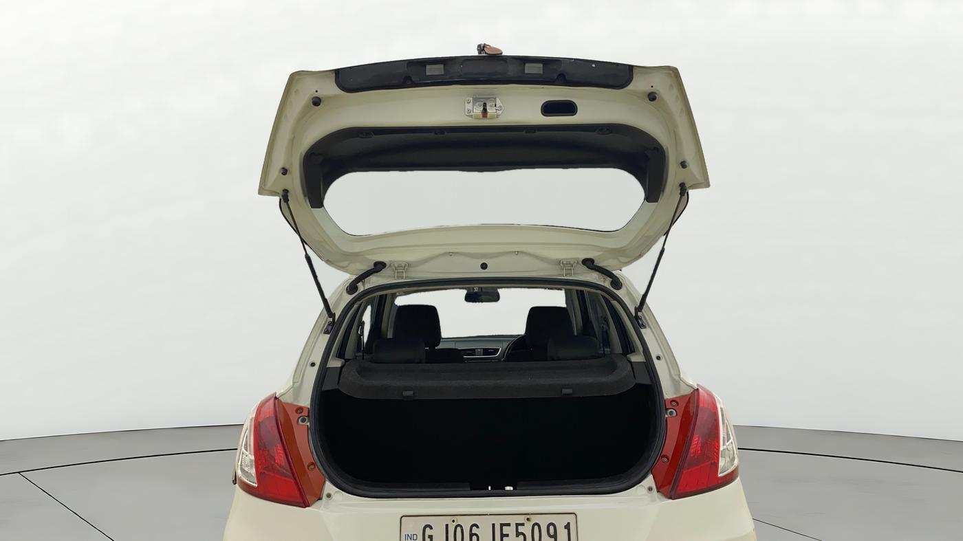 2015 Maruti Swift VXI, Petrol, Manual, 58,070 km, Boot Door Open